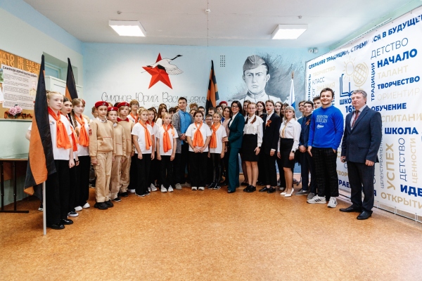 В нижегородской школе создали арт-объект, посвященный Герою Советского Союза Юрию Смирнову